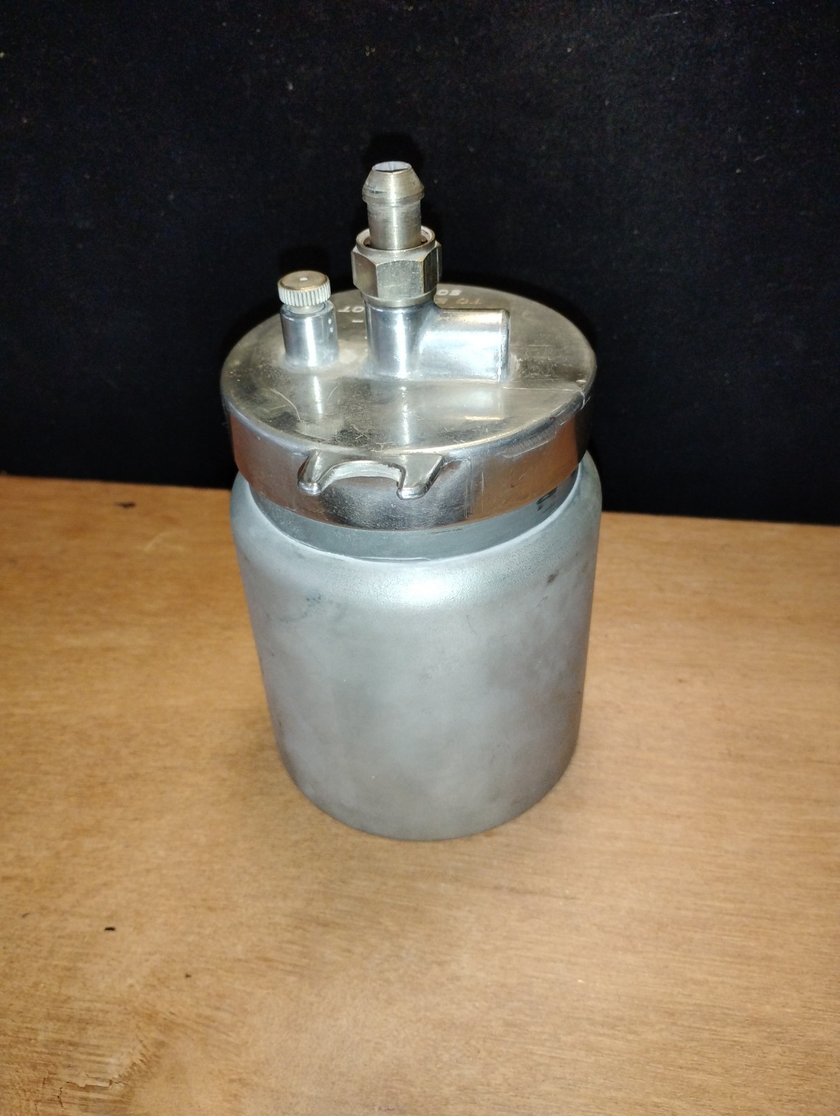 BINKS Model 80 Pressure Cup 1 Quart A-60324
