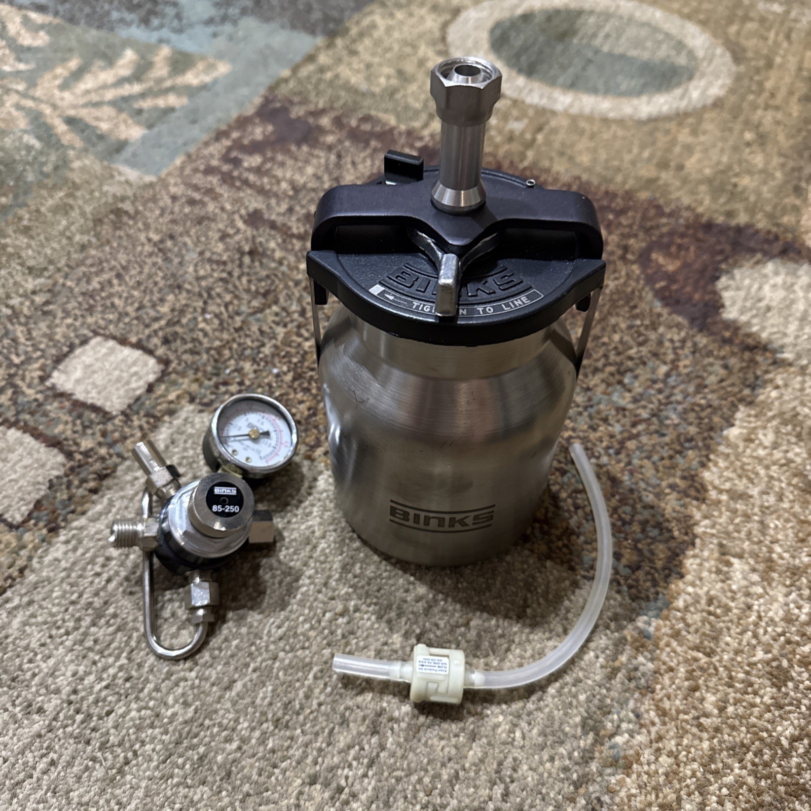 BINKS 80-292 Pressure spray gun CUP with BINKS 85-250 Air Pressure Regulator