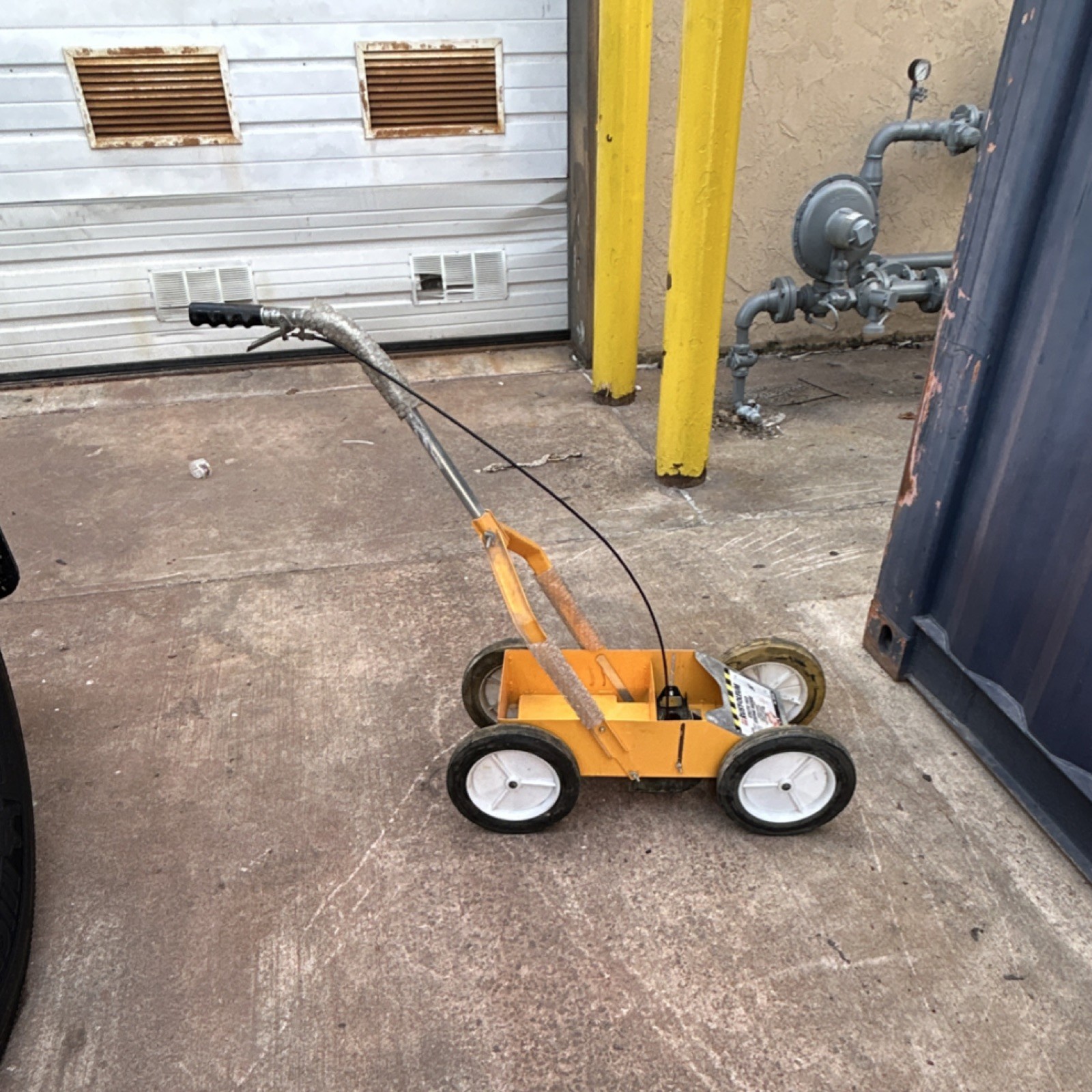 Rust-Oleum Athletic Field Striping Machine 206346 Yellow Cart Adjustable Pattern
