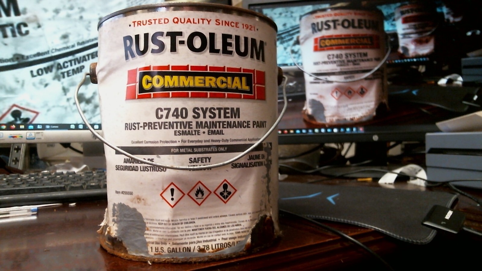 RUST-OLEUM Interior/Exterior Paint, Glossy, SAFETY YELLOW, 1 gal 255550