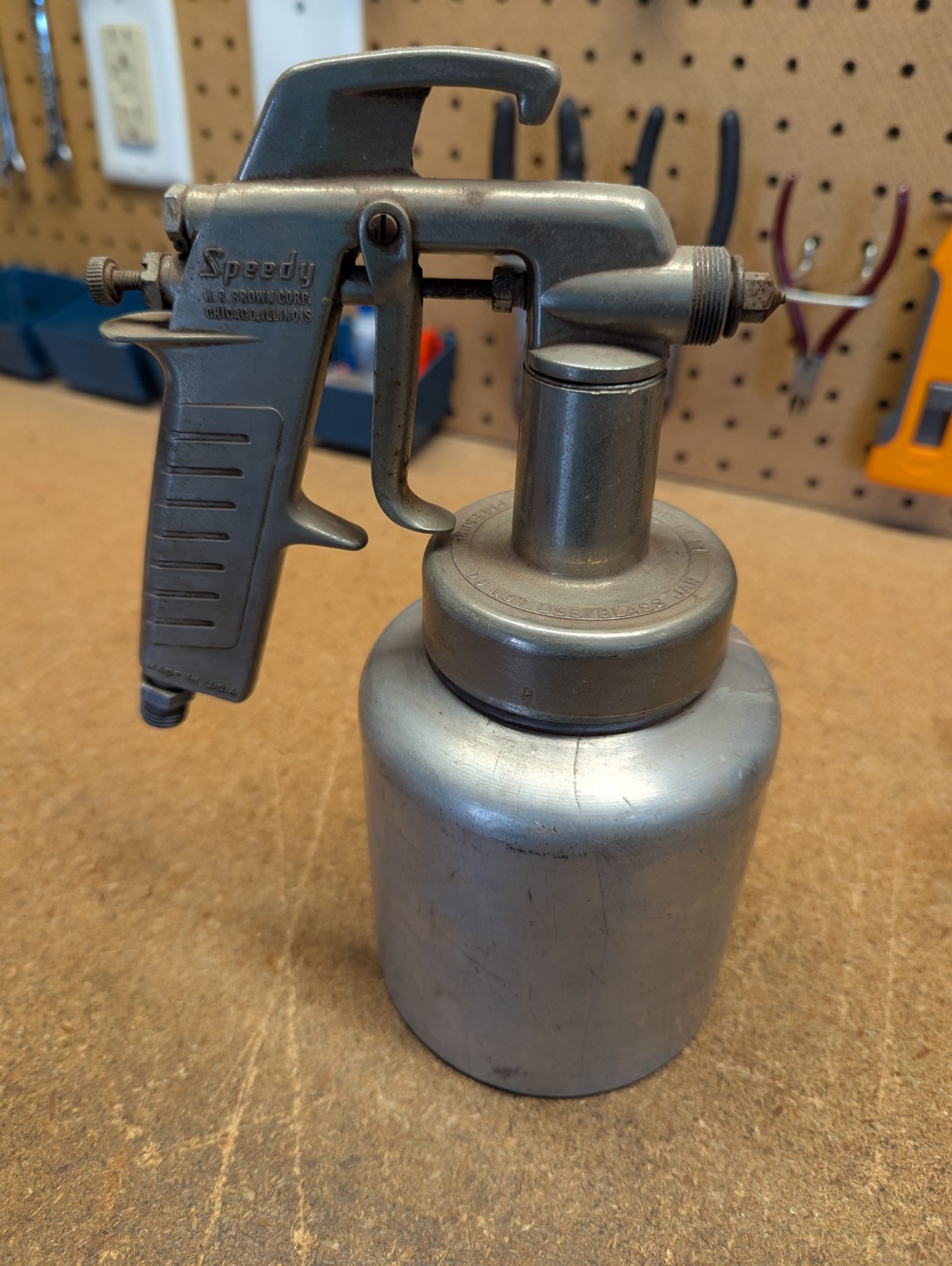 Vintage W R Brown Corp Speedy Aluminum Paint Gun Model 112b- Clean