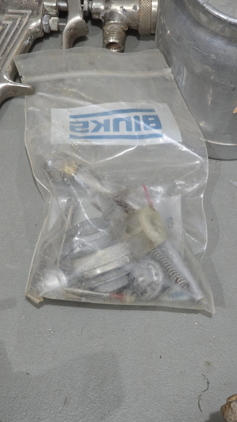 Binks Spray Gun Lot – Model 69 Spray Gun, Paint Cup, 2 Air Regulators, HVLP