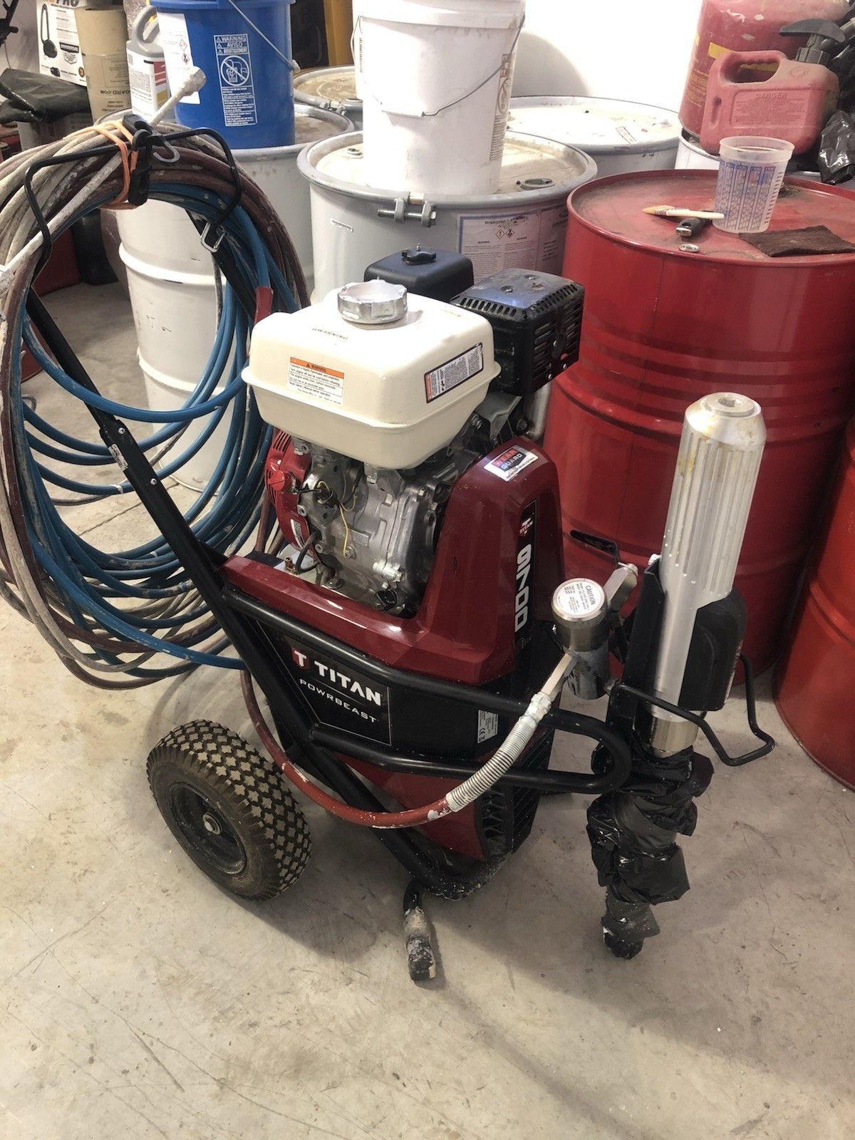 Titan powerbeast 9700 Gas Airless Paint Sprayer