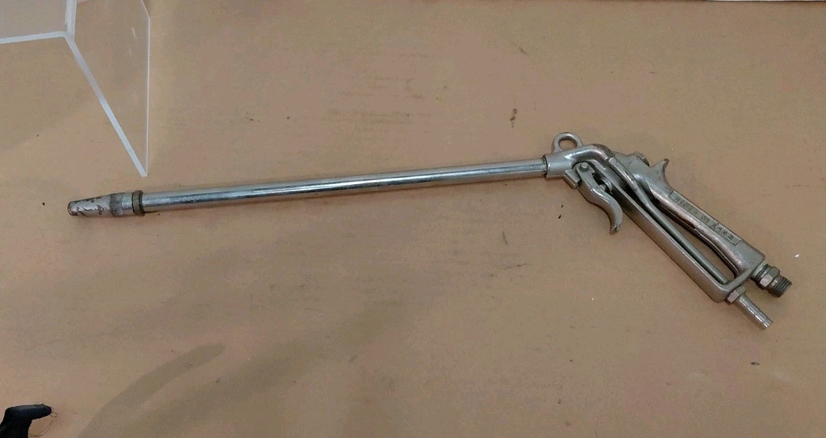 Binks 140B Pneumatic Solvent Spray Gun Ships Fast