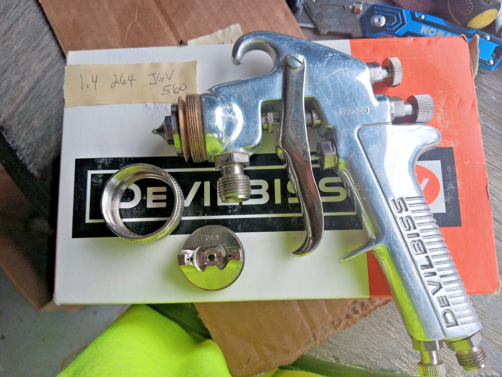DeVilbiss- JGA 560 Pressure Paint spray gun 1.4 264