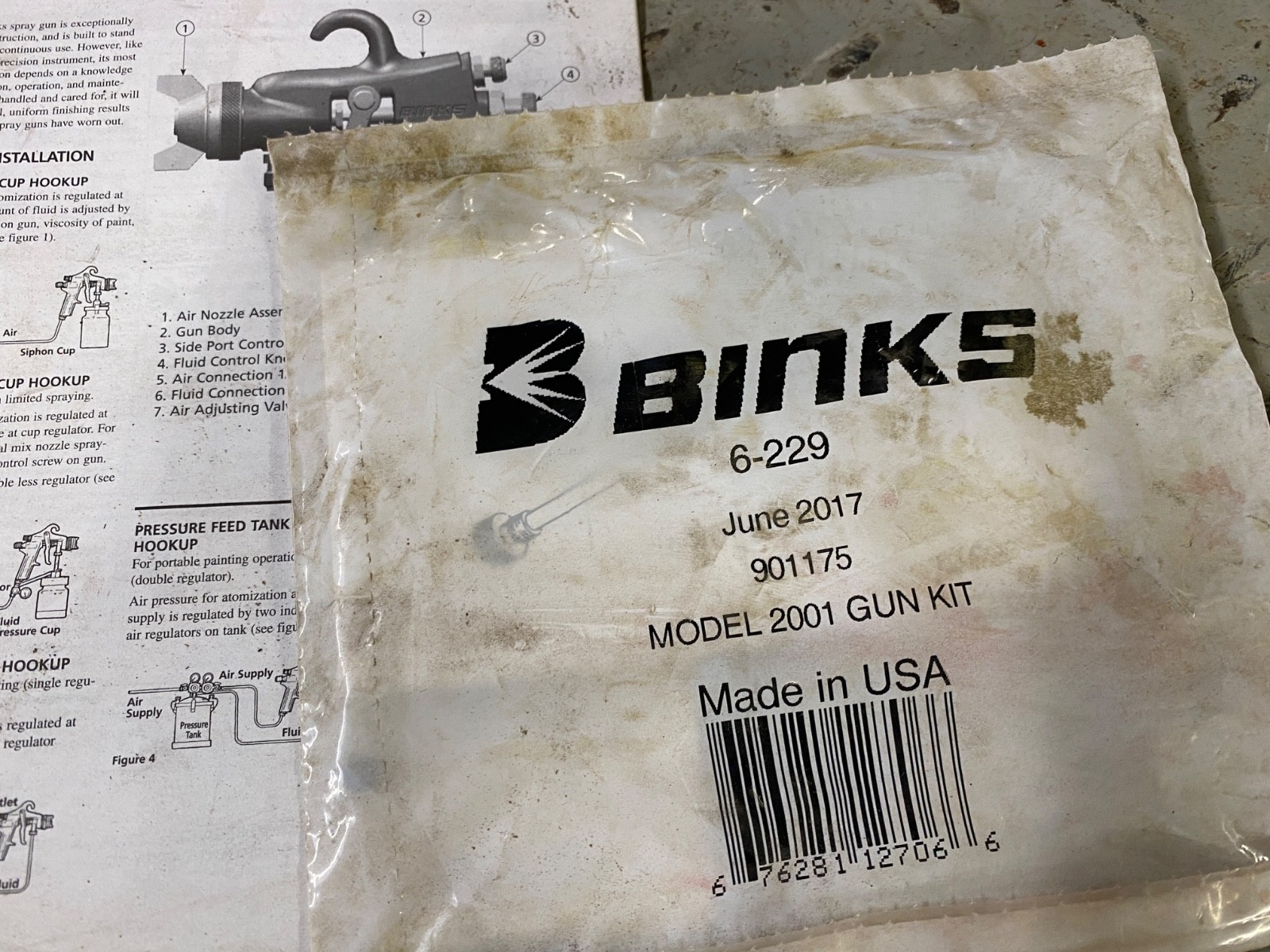 BINKS Spray Gun Model 2001 w/repair kit #6-229 + fluid nozzle