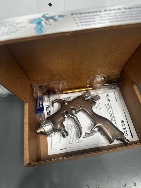 Binks Trophy Series Full Size Pressure Feed Manual Spray Gun 2465-CN1 -NEW!