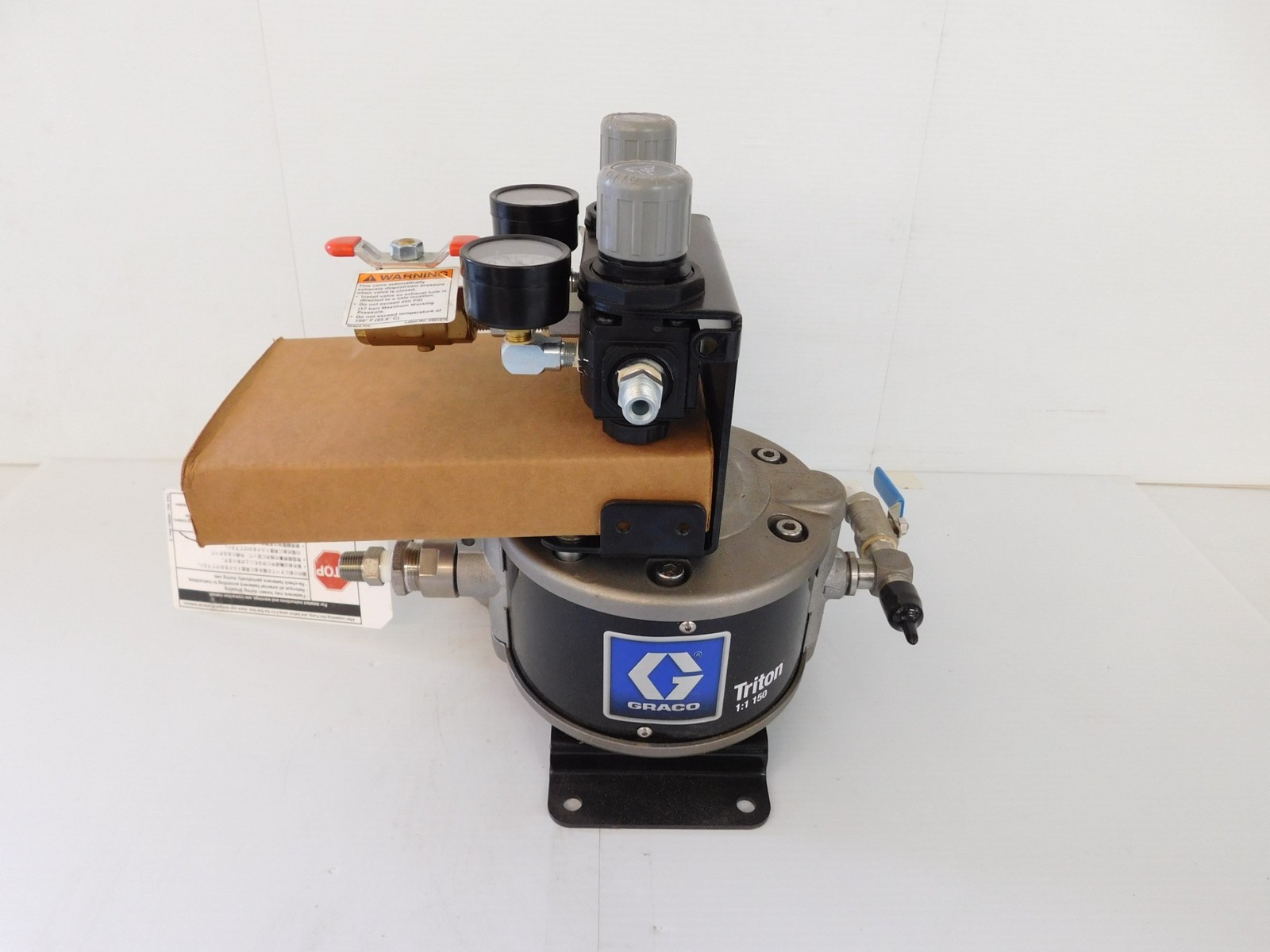 GRACO Triton Stainless Steel Pump Package, Wall Mount -(SKU: 233488) NEW (SLJ43)