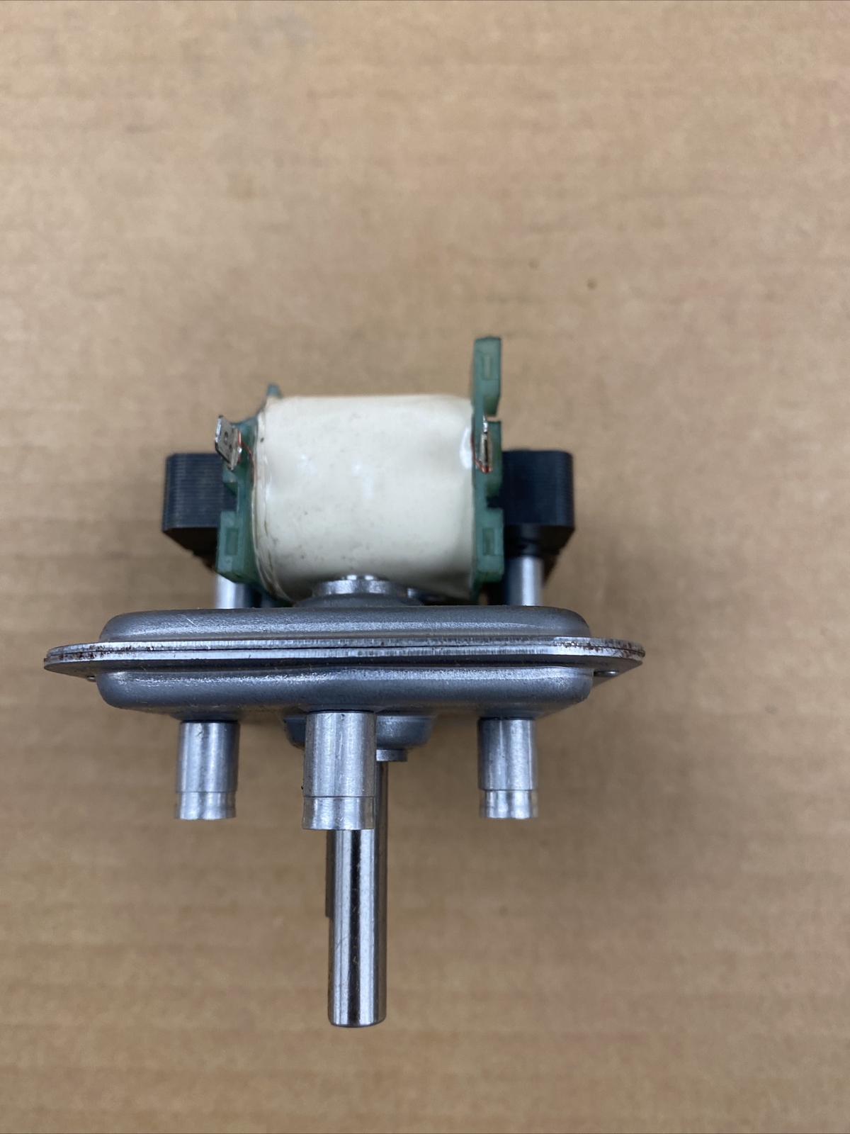 Fluid Management Paint Shaker and Agitation Motor 230V, 50HZ, 23 RPM 4430101