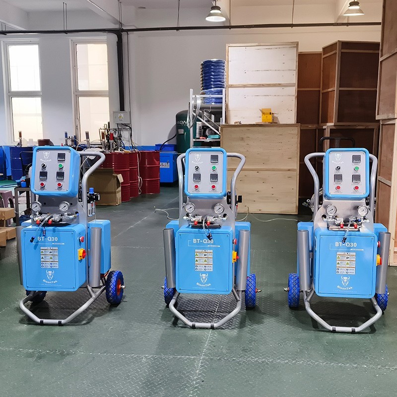 Pneumatic Polyurethane Spray Foam Machine 1:1 Ratio High Pressure Polyurea Spray