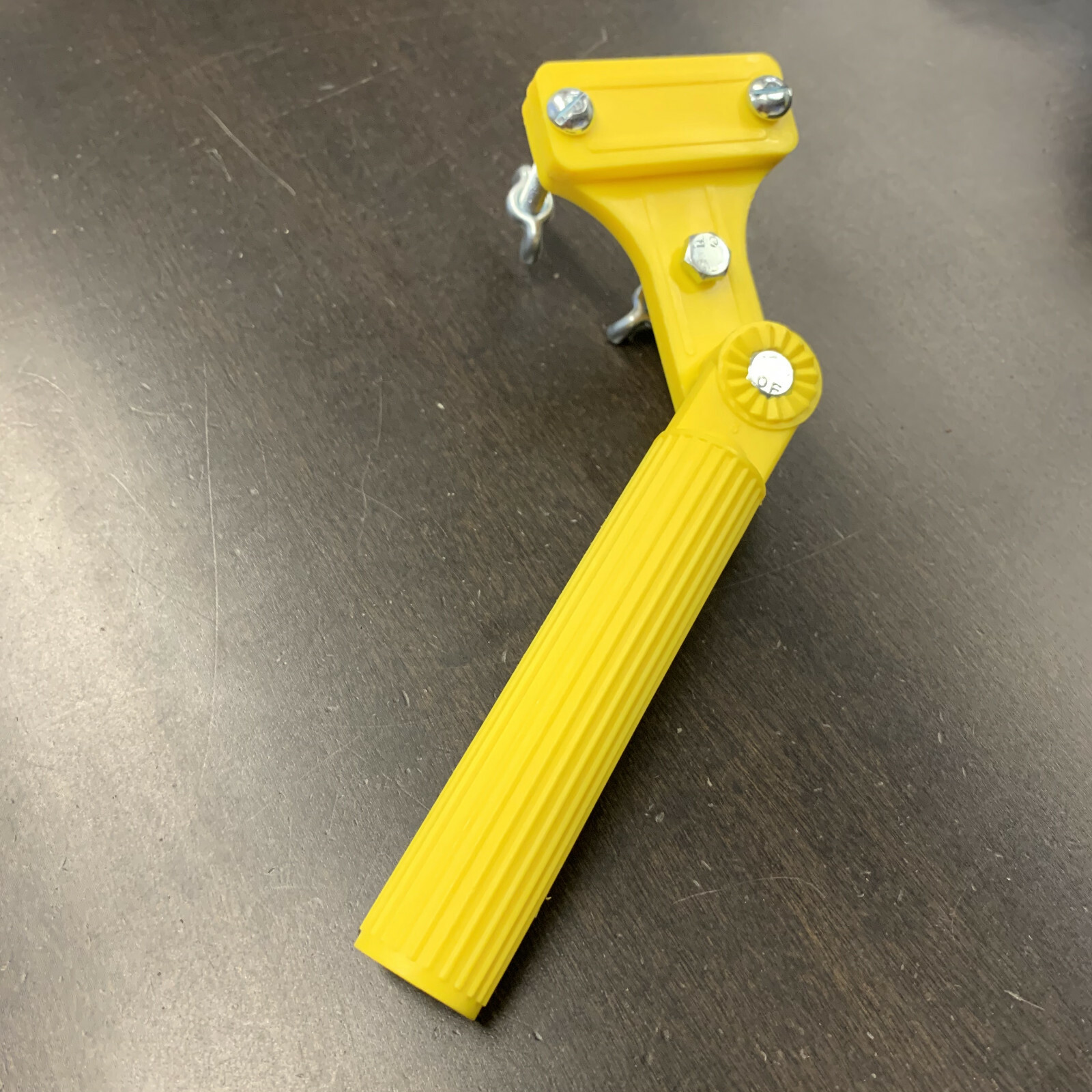 Mr. Longarm Paint Brush and Adjustable Tool Holder Adapter Yellow 9″ Length 2-PK