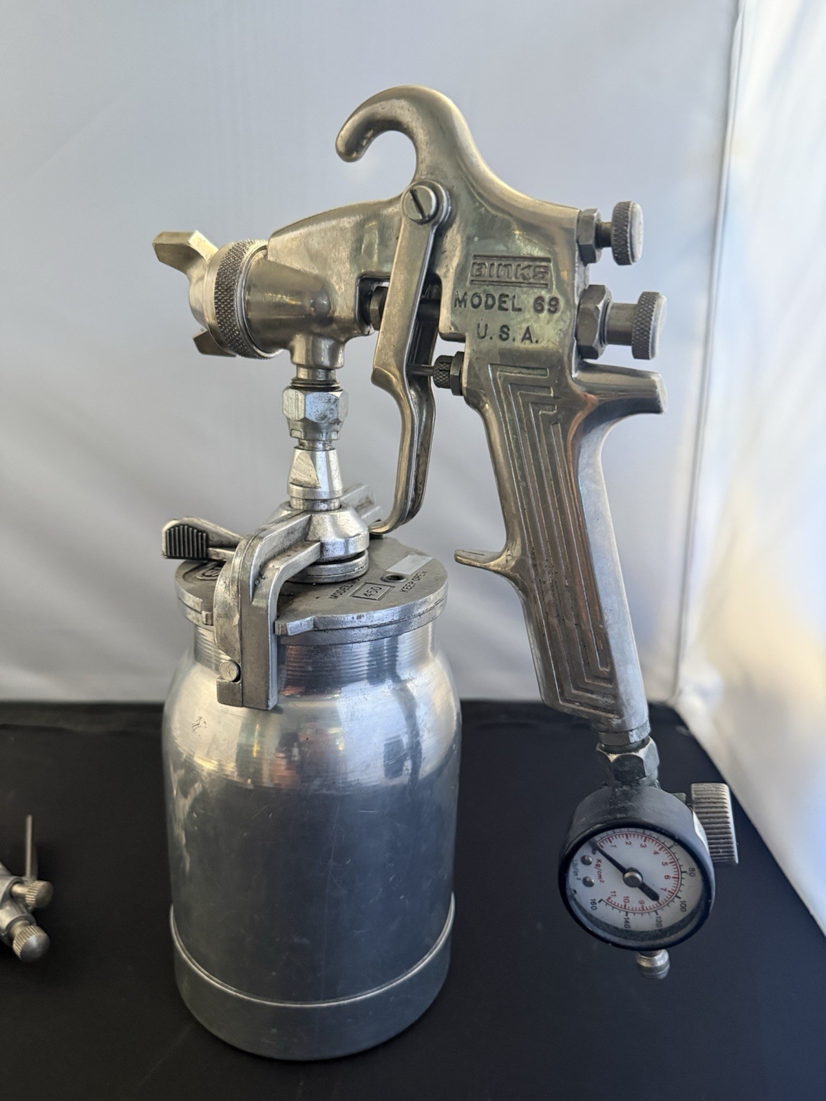 Binks Model 69 Paint Sprayer With Paint Cup And Pressure Gauge Works