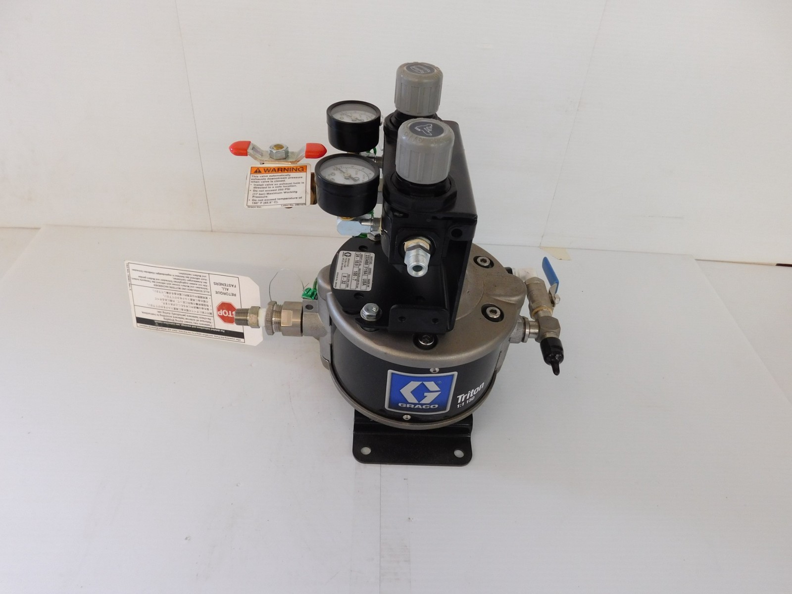 GRACO Triton Stainless Steel Pump Package, Wall Mount -(SKU: 233488) NEW (SLJ43)