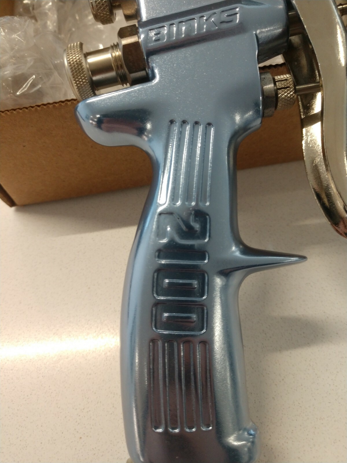 Binks 2100 Pressure Feed Conventional Spray Gun 66SS/66SD