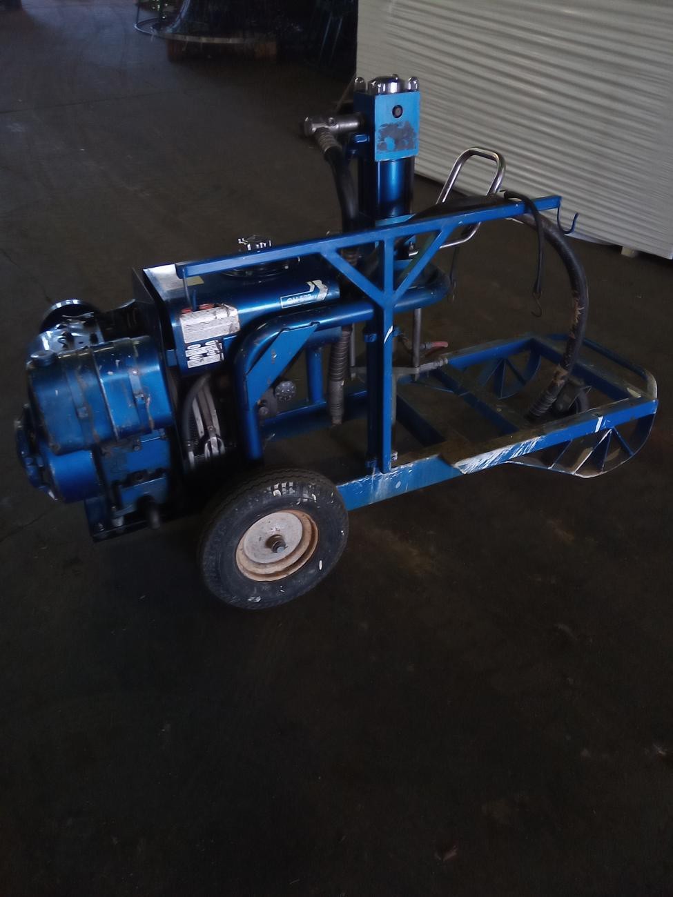 Graco GH 533 Gas Airless Paint Sprayer Cart 5 hp 0.53 GPM 3300 psi Blue