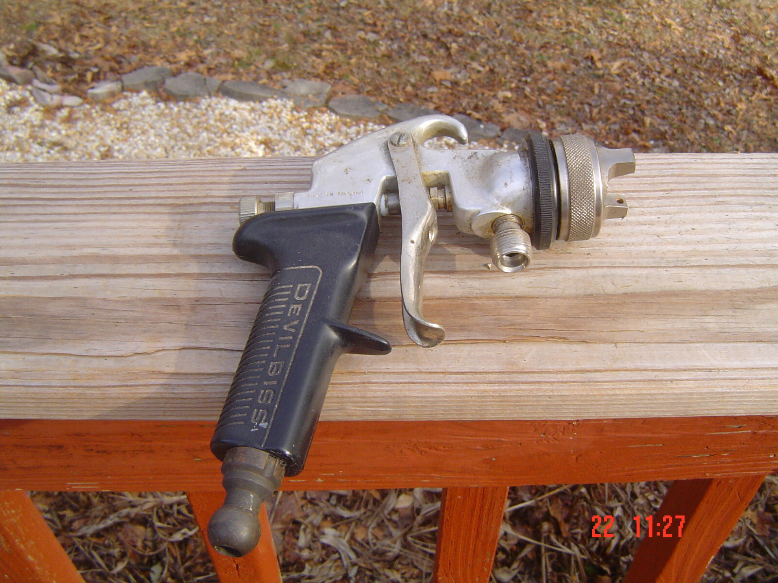 DeVilbiss- JGHV 501 Pressure Paint Spray Gun BINKS