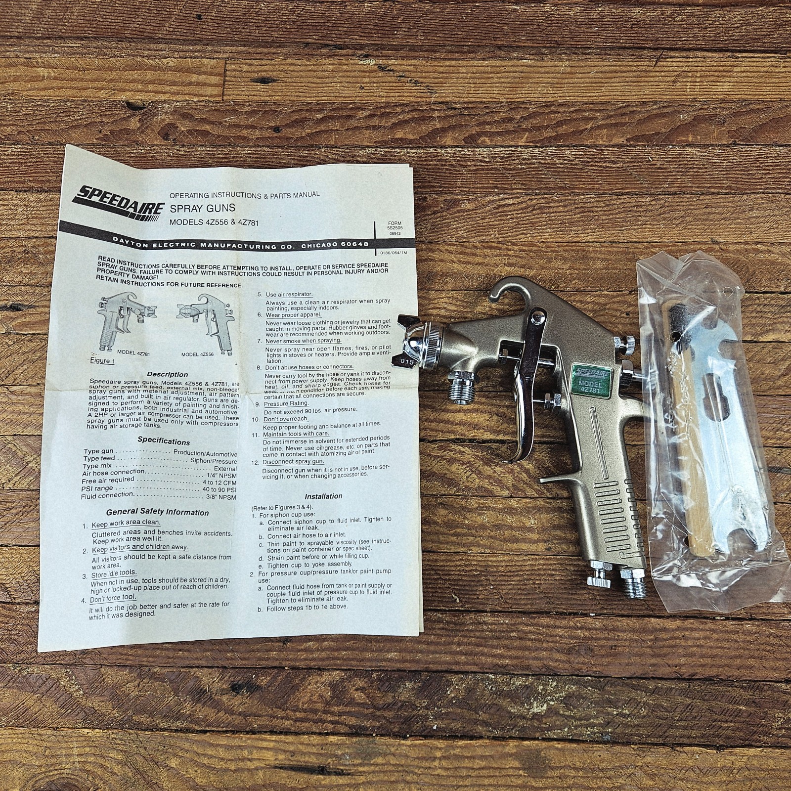 NOS NEW Speedaire Pressure Fed Conventional Spray Gun Model 4Z781