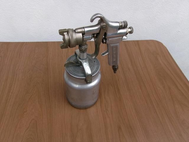 DEVILBISS TYPE MBC PAINT SPRAY GUN WITH CANISTER # 30 TIP FREE SHIPPING