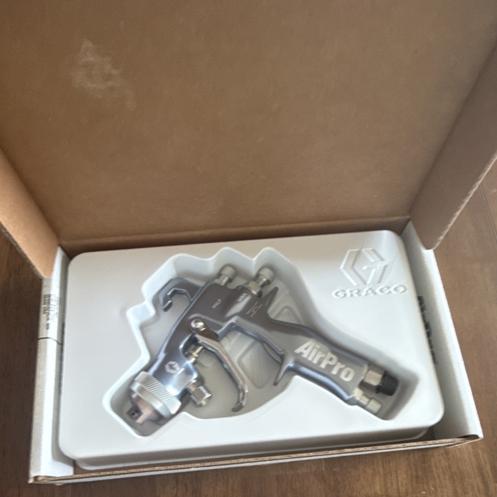 Graco AirPro Conventional Pressure Feed Spray Gun 1.1mm Spray Tip …P/N 288952
