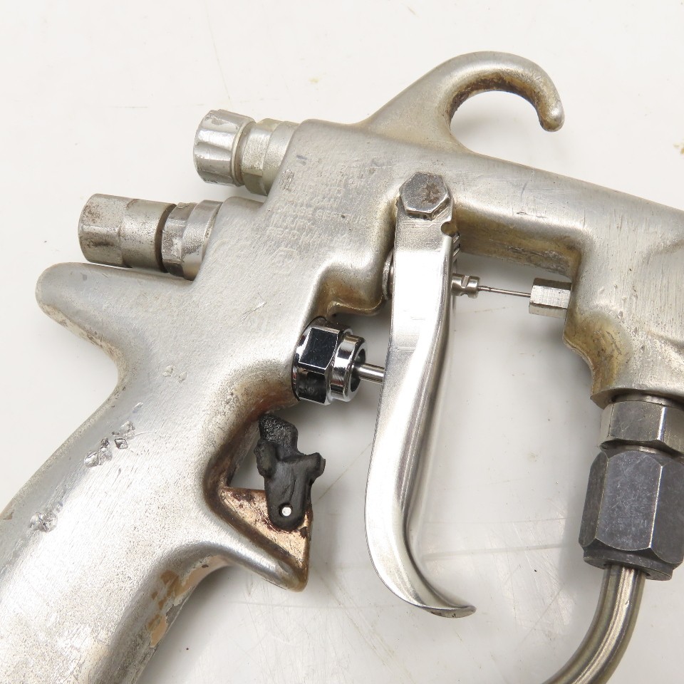 Binks AA4400M LVMP Flat Tip Air Assisted Airless Spray Gun 4400 PSI