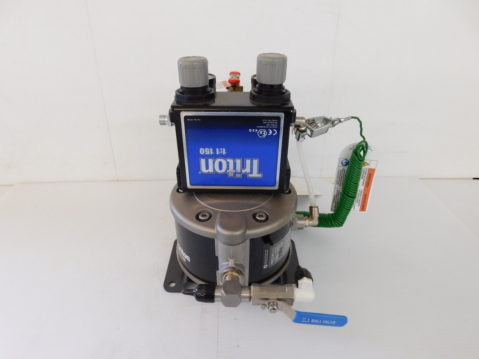 GRACO Triton Stainless Steel Pump Package, Wall Mount -(SKU: 233488) NEW (SLJ43)