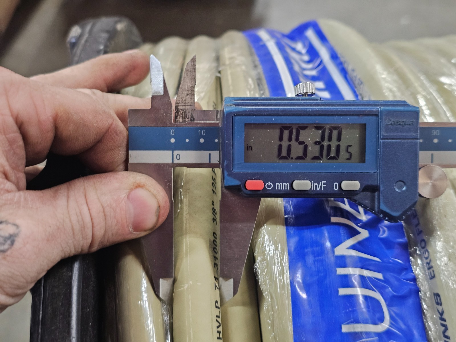 Binks 71-31000 Ergo-Flex HLVP Hose 3/8″ x 300 ft. EPDM, Synthetic Yarn Reinforce