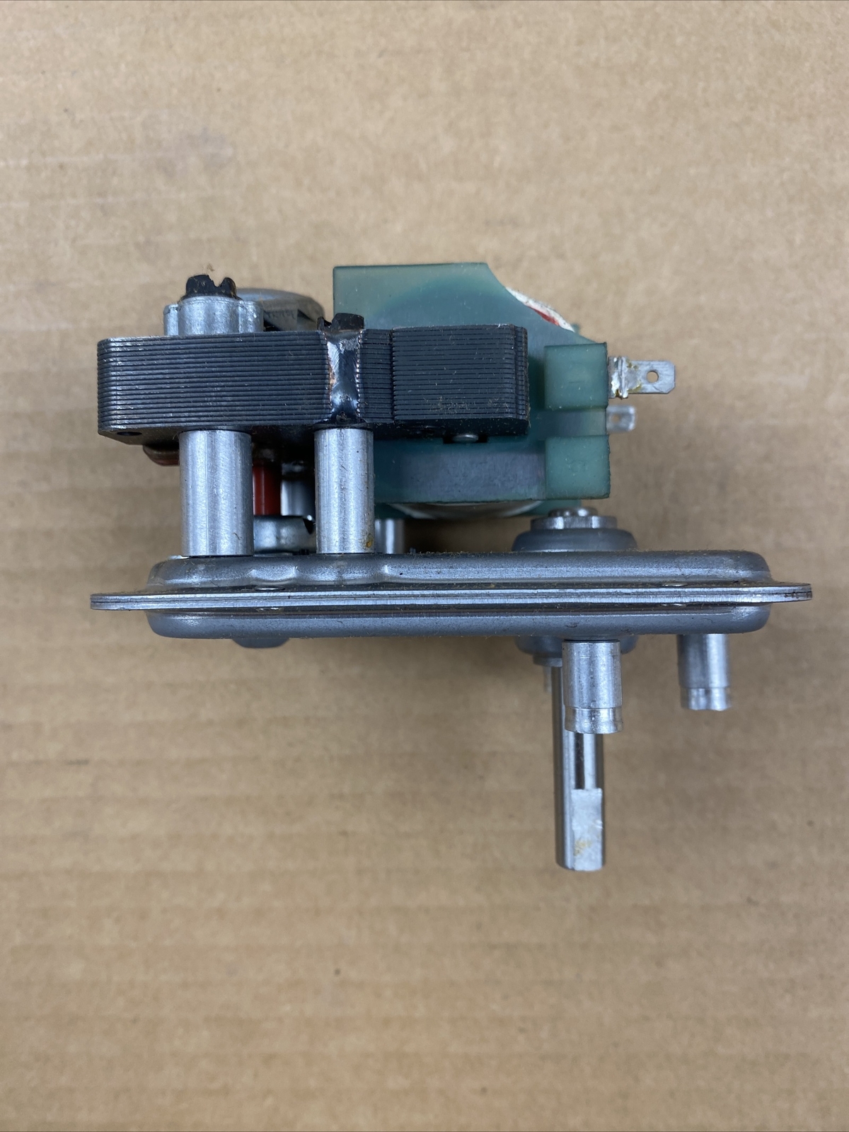 Fluid Management Paint Shaker and Agitation Motor 230V, 50HZ, 23 RPM 4430101
