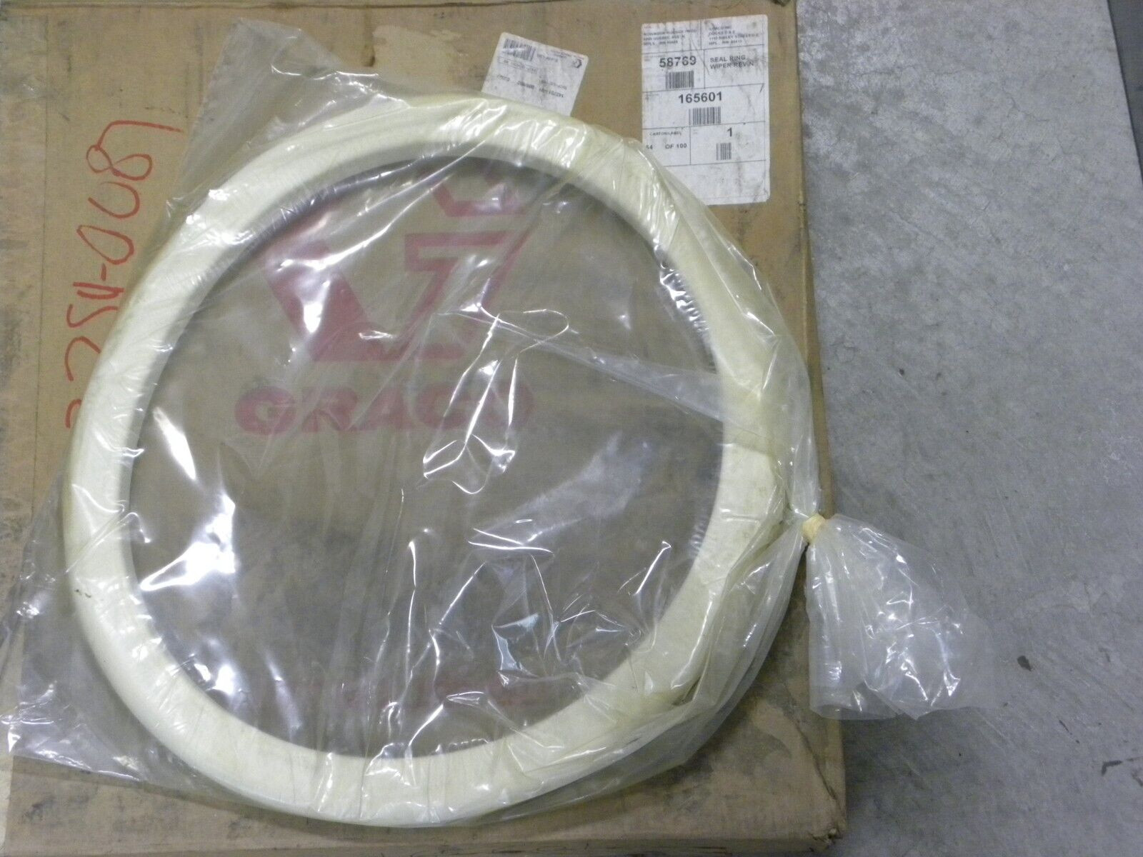 NEW IN OPEN BOX – Graco Seal Ring Wiper Rev N #165601 (165-601) (HR)