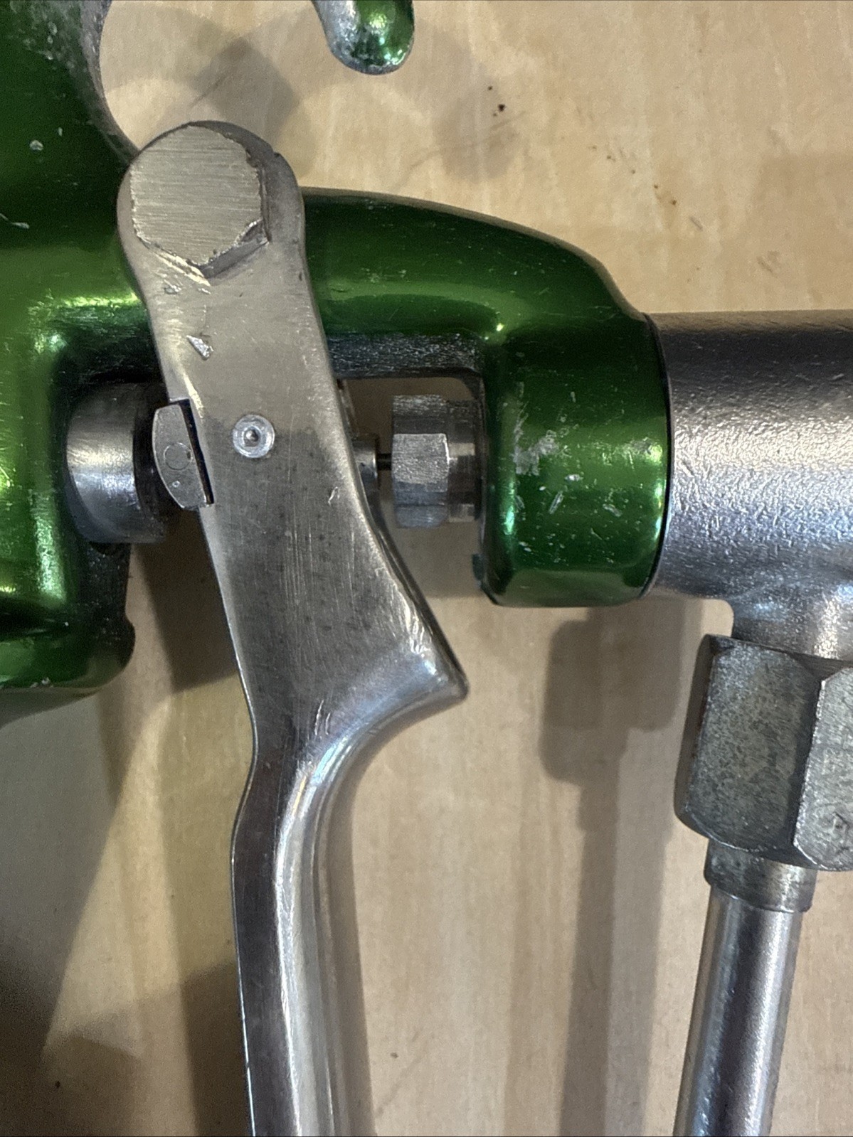 Binks Model 700 Airless Paint Spray Gun