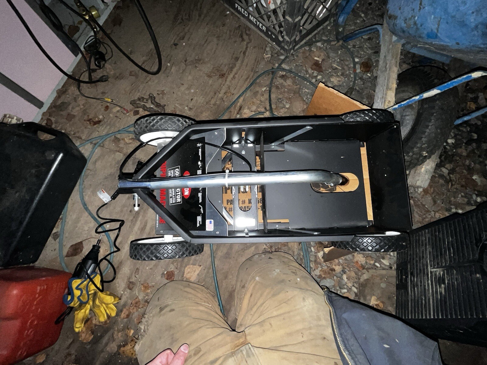 Krylon Striping Machine, Contractor Grade, Holds 10 Inverted Aerosol Cans