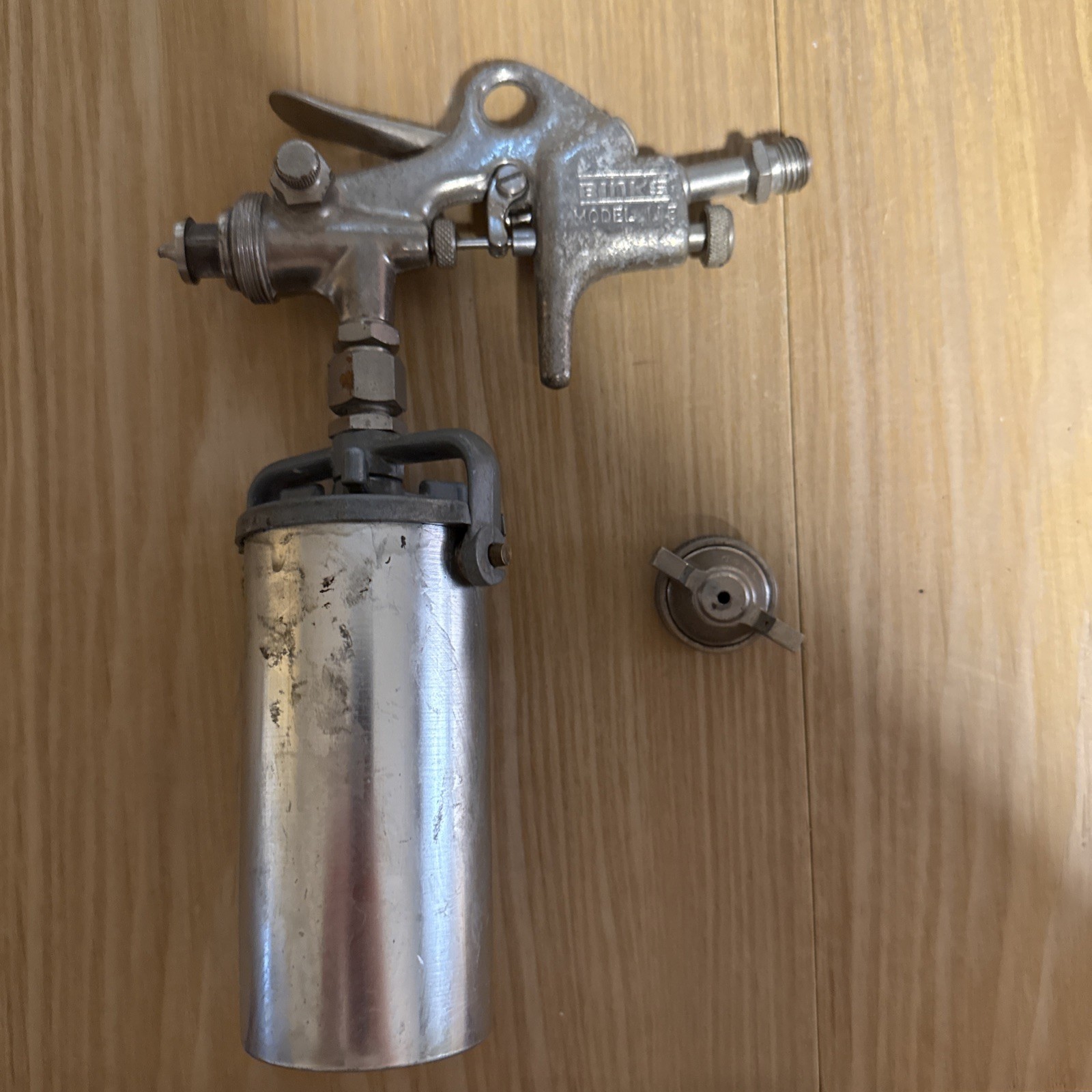 Vintage Binks Model 115 Conventional Touch-up Paint Spray Gun with 78SD Nozzle