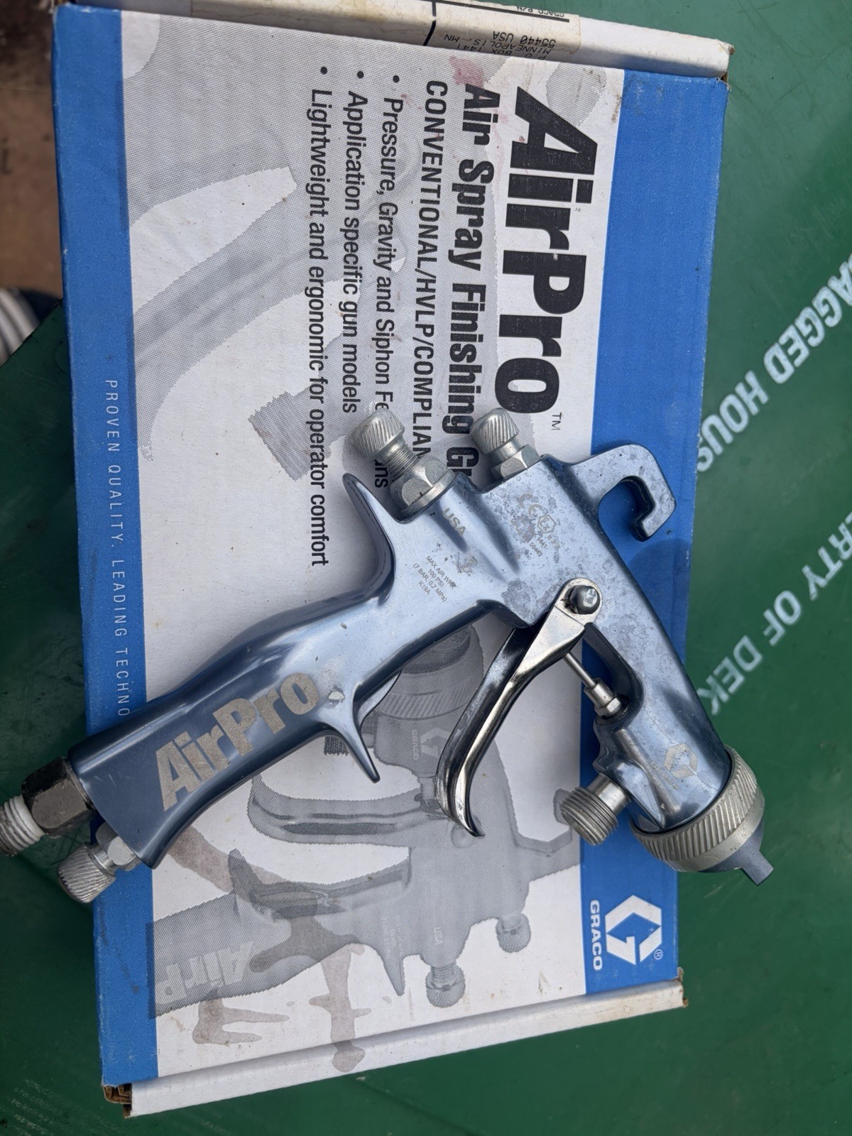 Graco 289769 AirPro Air Spray Siphon Feed Gun, Conventional, 1.8 mm Nozzle