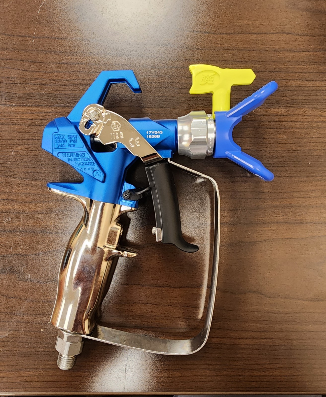 Graco 17Y043 – Contractor PC Airless Spray Gun with RAC X LP 517 SwitchTip